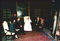 Carl A. Anderson e la moglie Dorian con Giovanni Paolo II